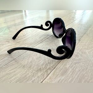 Baroque Swirl Temple Round Sunglasses